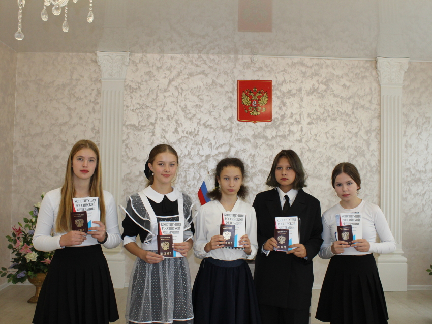 Школьники Акши первыми получили паспорта в рамках акции «Мы – граждане России»